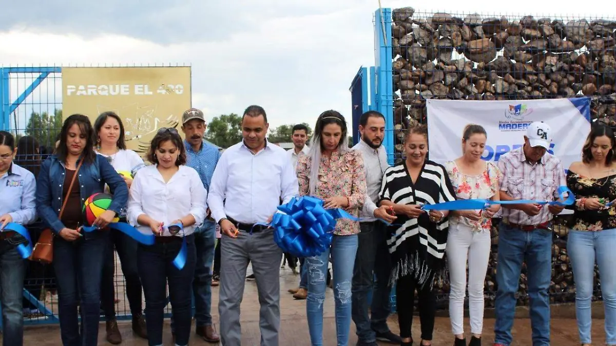 inauguracion de parque en madera